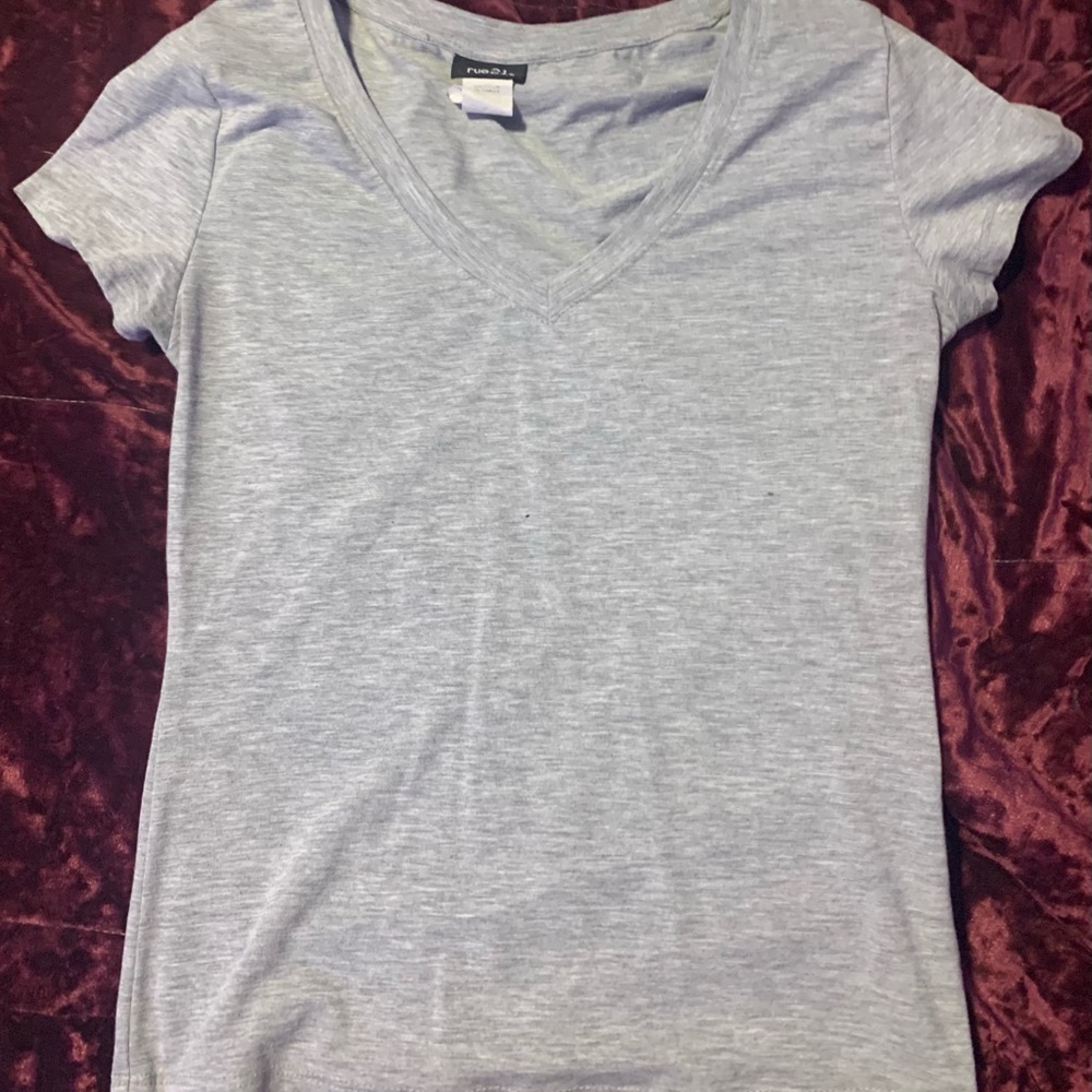 Rue 21 tee shirt grey